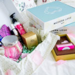 Custom tissue paper in mailer box